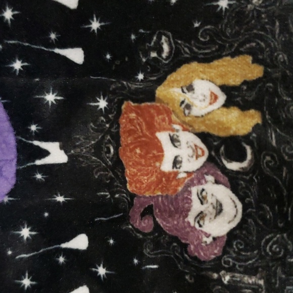 Disney Hocus Pocus Stretch Plush Slipper/Socks, 4-10 - Picture 2 of 5